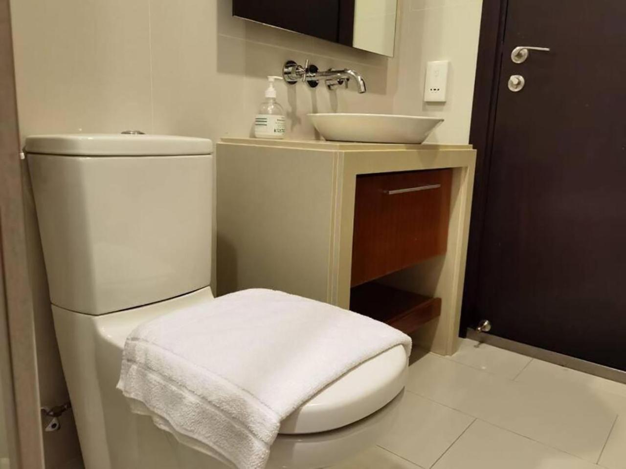 Tree Premier Suite Strait Quay Luxury Marina Suite Tanjung Tokong Экстерьер фото